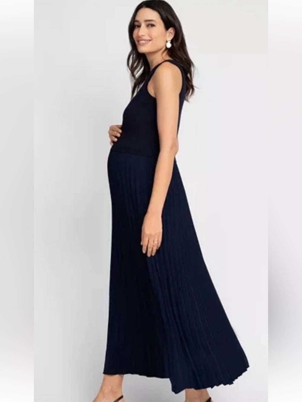 Seraphina maternity maxi dress. Sleeveless knit bodice w/ pleated skirt. Size 6